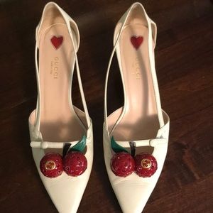 Gucci White Leather Cherry Pumps.